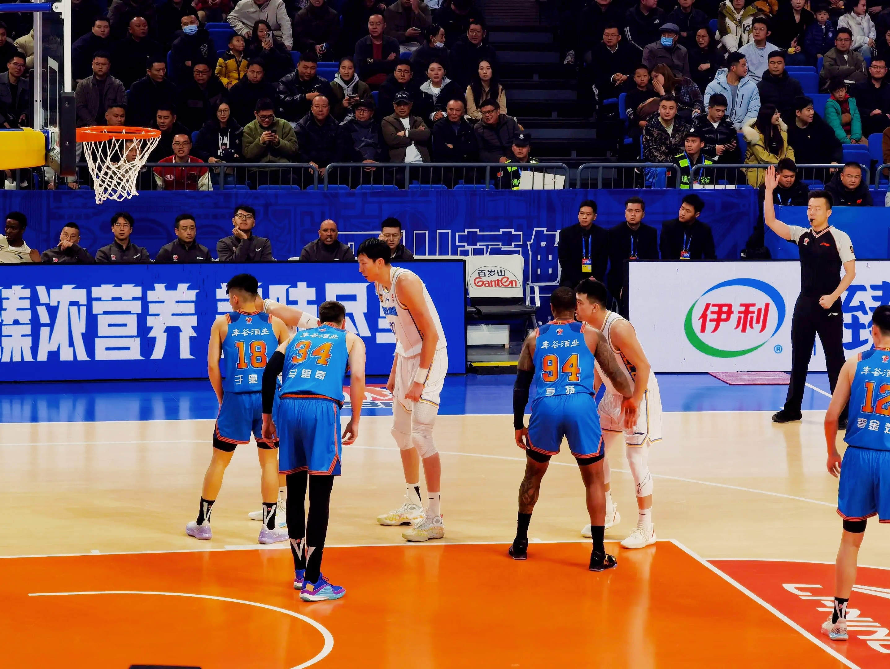 SHR翻盘HLE，Peanut团战一打五宿命之战成都决赛之夜，点燃全场激情