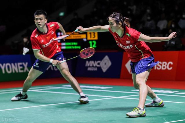 丹麦队险胜日本队，黄鸭组合点燃赛场