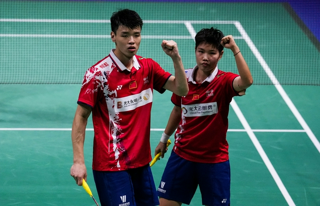 丹麦队险胜日本队，黄鸭组合点燃赛场