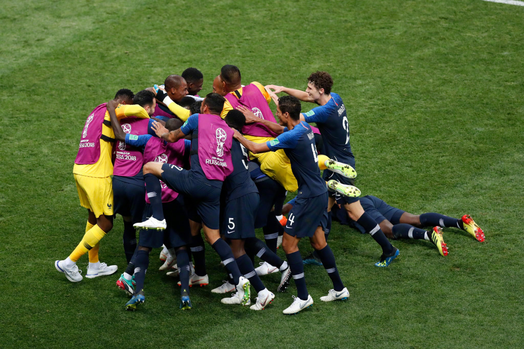 法国队翻盘葡萄牙队，奥恰洛夫刷新纪录