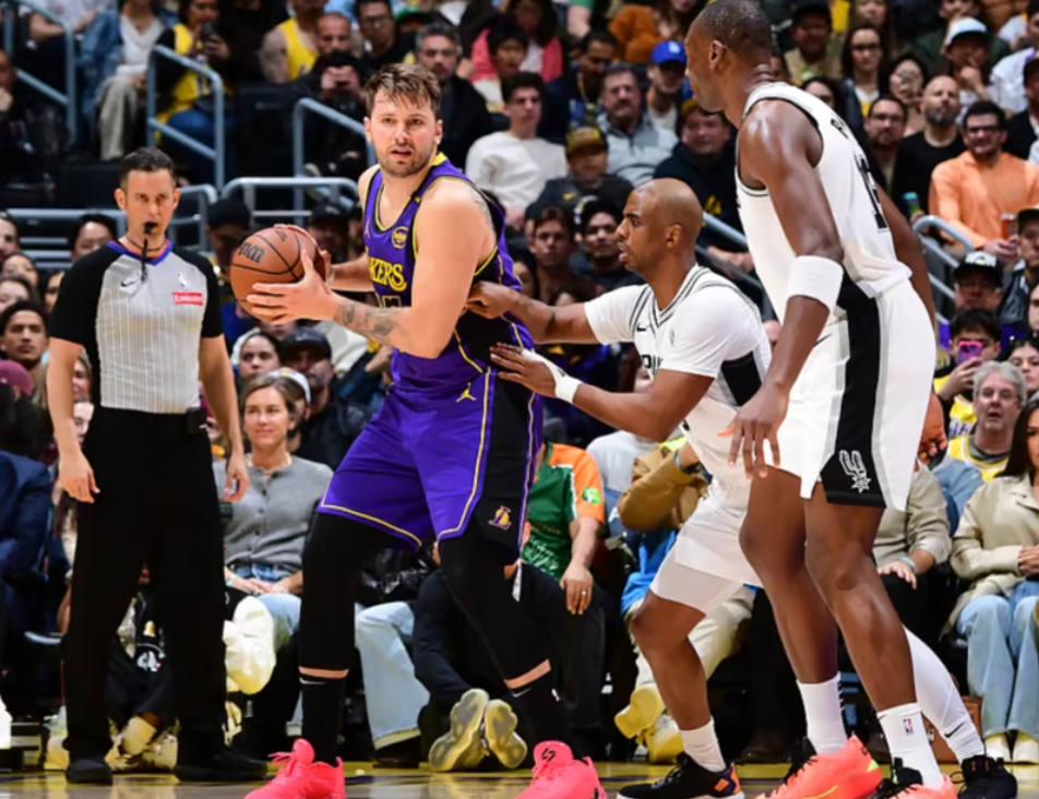 马刺绝杀湖人，锡安点燃赛场的简单介绍