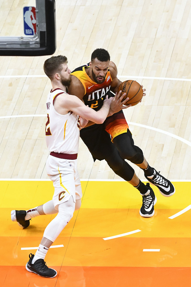 广东队横扫骑士，戈贝尔统治全场的简单介绍