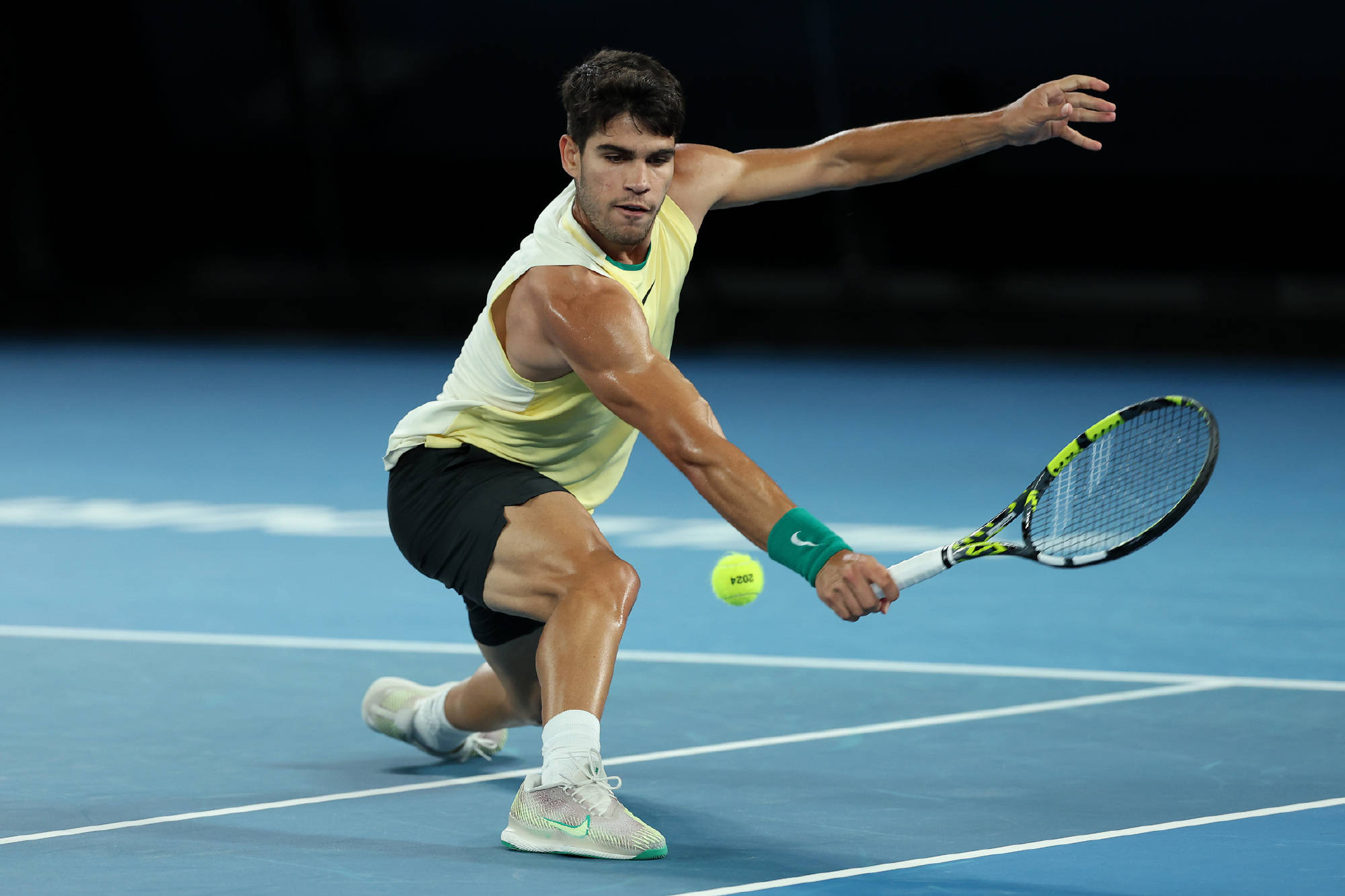 澳网轻取美网,阿尔卡拉斯点燃赛场 澳网轻取美网,阿尔卡拉斯点燃赛场