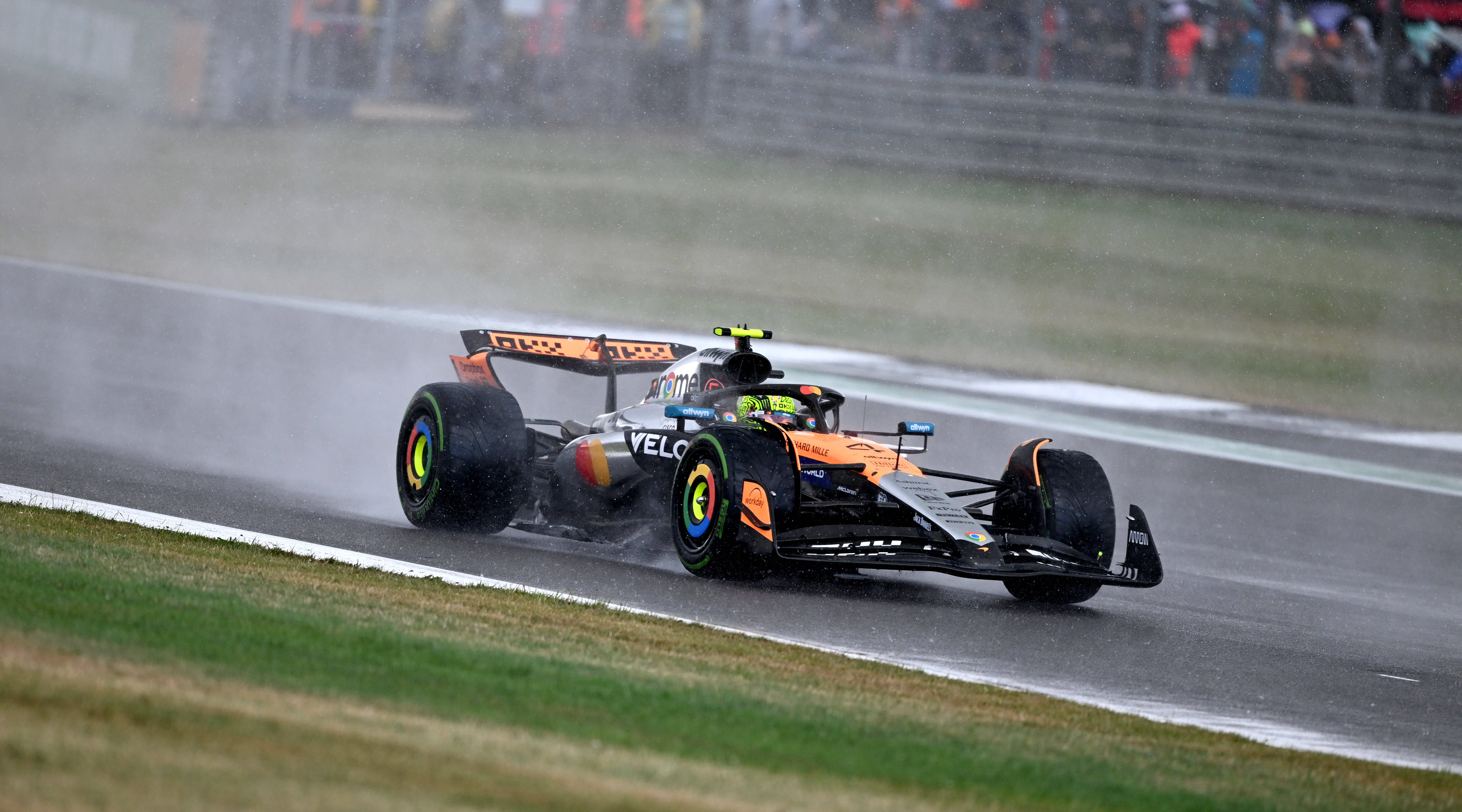 红牛车队逆转索伯车队，拉塞尔关键制胜