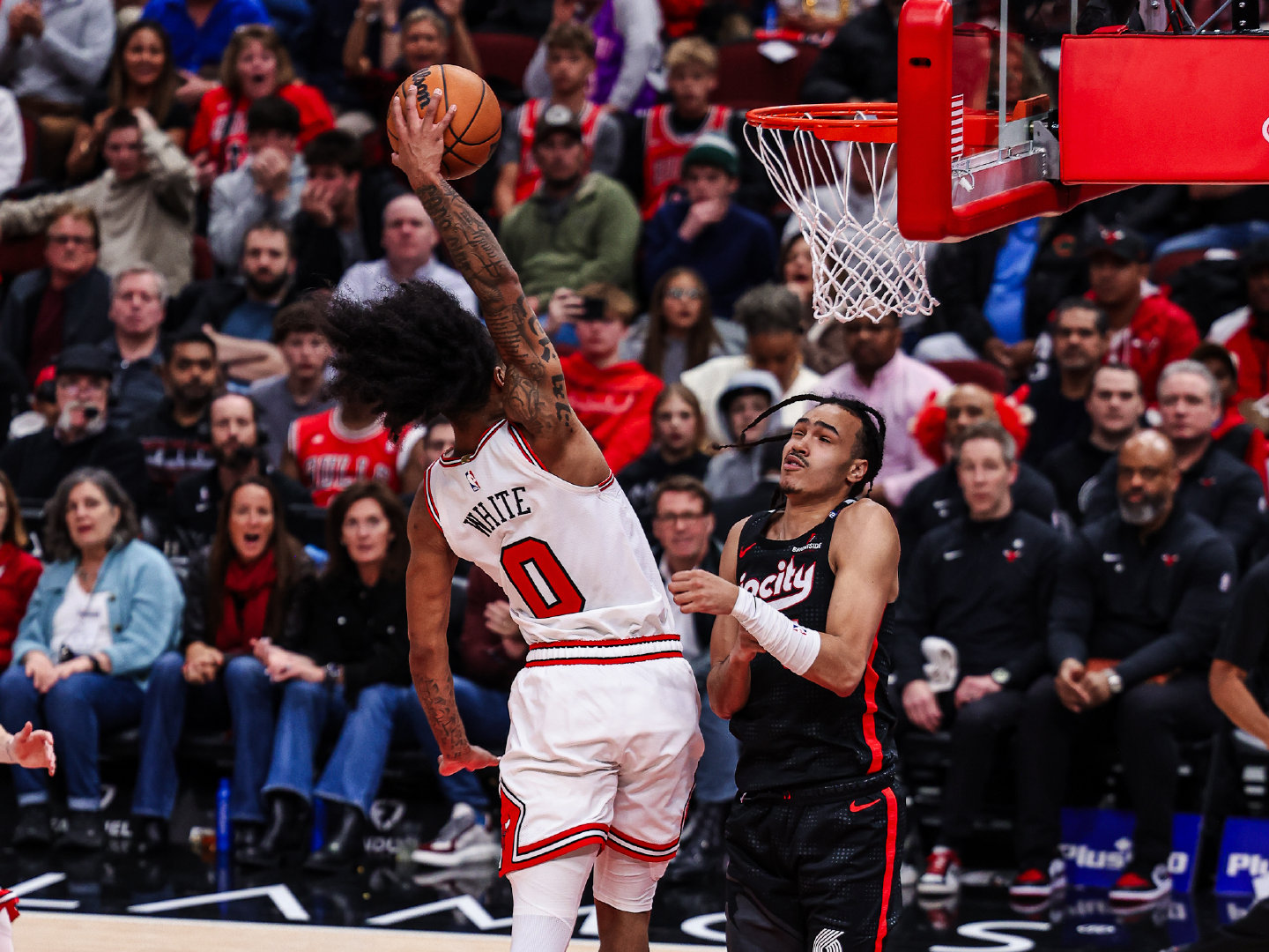 开云体育在线-哈斯车队险胜红牛二队，汉密尔顿带队取胜